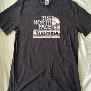 Supreme x The North Face Black Tee Medium 2018
